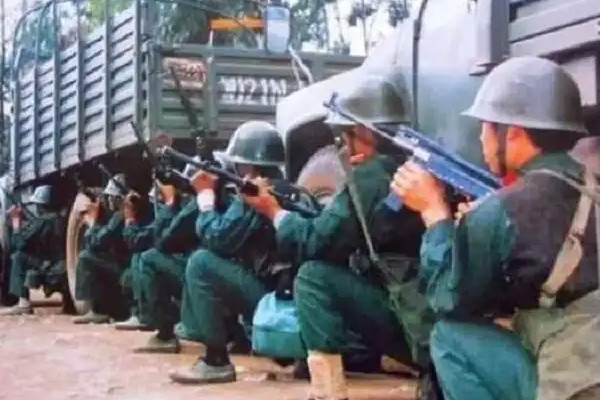 逾千名军警围捕田明建。 网络图片 逾千名军警围捕田明建。 网络图片