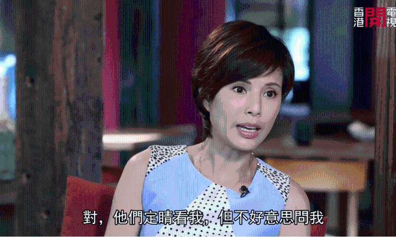 李若彤跟朋友吃饭,他们一直眼定定看她的脸,但又不好意思问,她又要解释一餐。 李若彤跟朋友吃饭,他们一直眼定定看她的脸,但又不好意思问,她又要解释一餐。