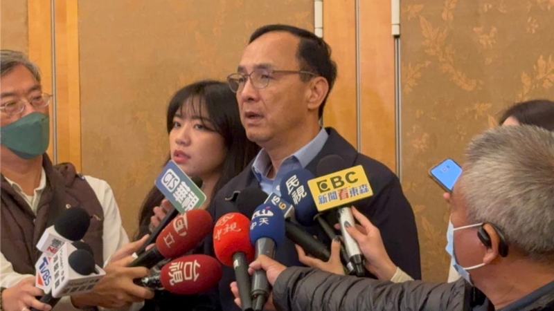 “立院”龙头之争,民众党扮演关键少数,民众党主席柯文哲抛出邀蓝绿“立法院长”候选人密谈,对此国民党主席朱立伦今(28)日强调,国民党已经提名韩江配,不管是本党党团或者是其他友党来争取支持,我们都尊重。 “立院”龙头之争,民众党扮演关键少数,民众党主席柯文哲抛出邀蓝绿“立法院长”候选人密谈,对此国民党主席朱立伦今(28)日强调,国民党已经提名韩江配,不管是本党党团或者是其他友党来争取支持,我们都尊重。