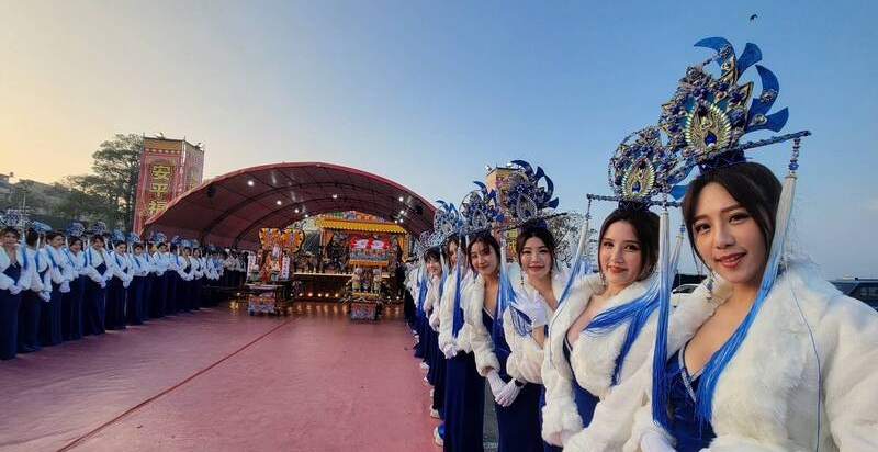 台南宗教活动,60宫庙“爆乳礼生”抢镜如夜总会选美现场 | 星岛环球网
