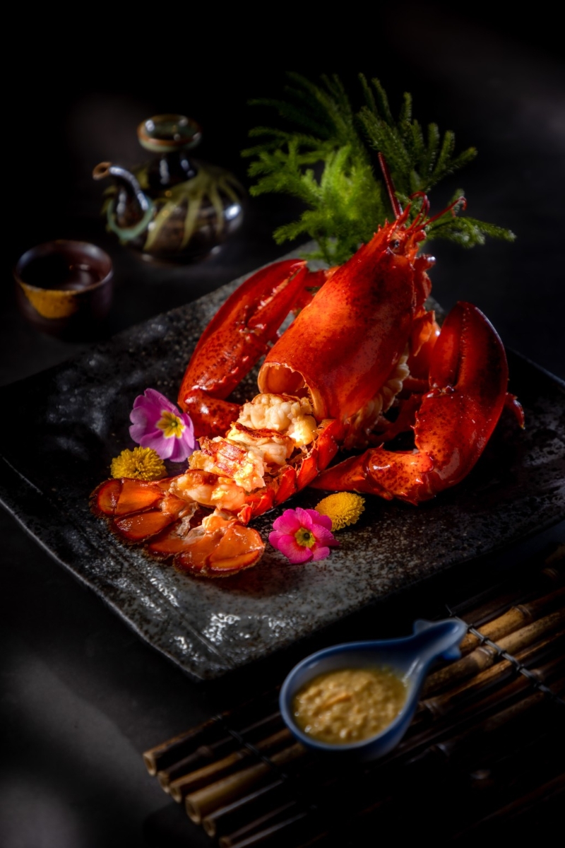 千鶴閃耀龍年煙花盛筵/$988/H,包羅鐵板燒波士頓龍蝦、銀鱈西京燒、日本蜜瓜及甘薯水羊羹等,首20位顧客享9折。