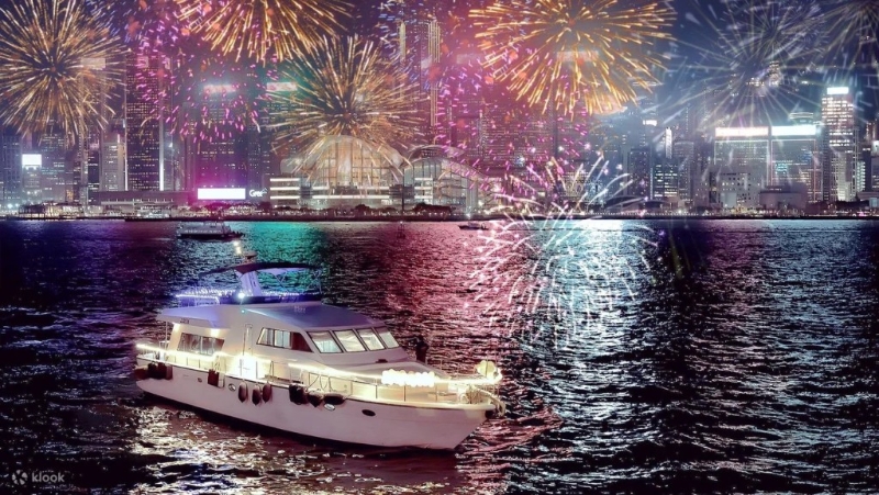 璀璨之夜啟航/每位$1,188/K,船上品嘗港風小點及熱茶,於1月31日或前,以指定信用卡結帳享即時折扣。(圖片來源:Klook網站)