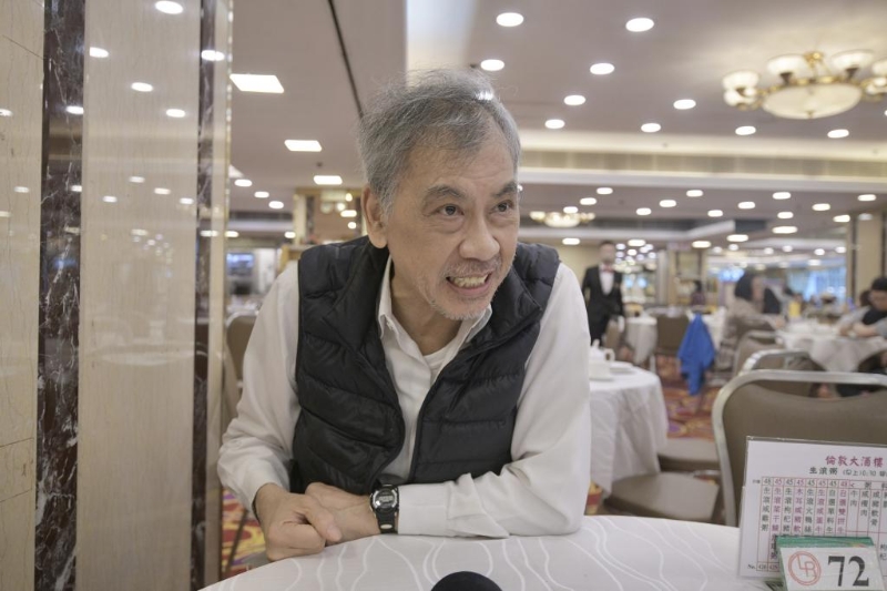 苏万诚指,早前有工程公司筵开110席团年饭,包下3层楼,是疫情以来罕有盛况。 苏万诚指,早前有工程公司筵开110席团年饭,包下3层楼,是疫情以来罕有盛况。