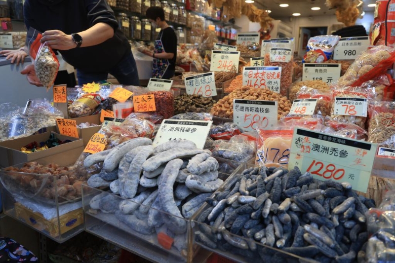 不少公司订购海味福袋送礼,有海味公司的相关生意录得20%增长。 不少公司订购海味福袋送礼,有海味公司的相关生意录得20%增长。