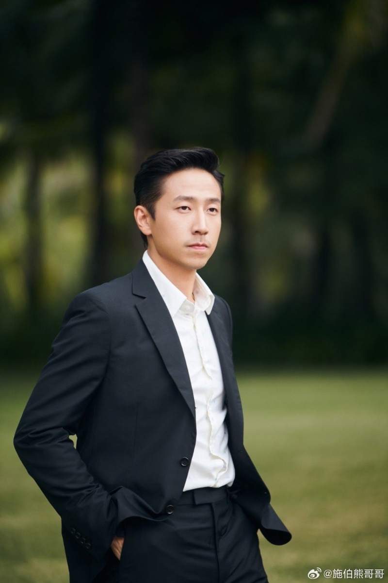 身为富三代的施伯雄好有型