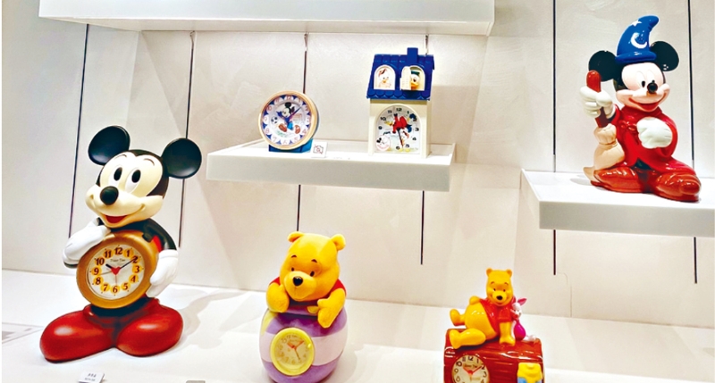 F. 1楼入口楼层是接待处及纪念品销售区。 F. 1楼入口楼层是接待处及纪念品销售区。