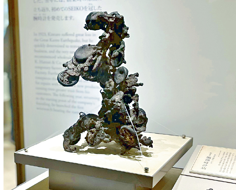 H. 这是1923年关东大地震中,厂房遭大火摧毁的怀表残骸。 H. 这是1923年关东大地震中,厂房遭大火摧毁的怀表残骸。