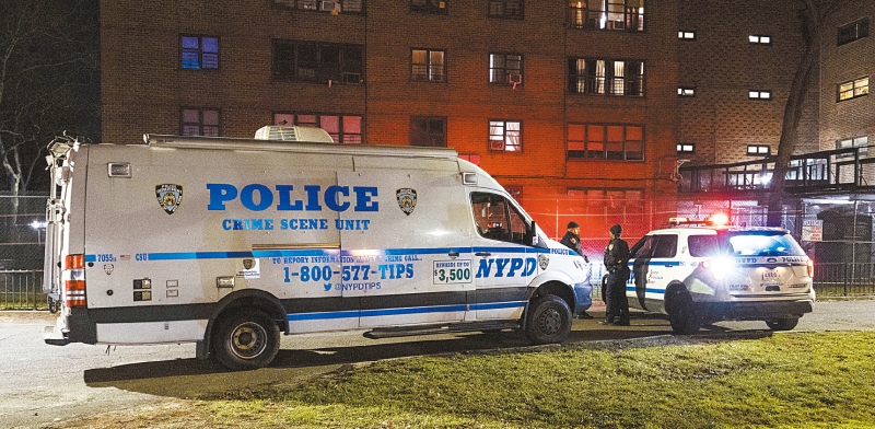 从拨打911电话至到达现场,警察平均需要超过16分钟。Dakota Santiago纽约时报 从拨打911电话至到达现场,警察平均需要超过16分钟。Dakota Santiago纽约时报