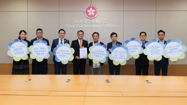 实政圆桌周三(31日)到政府总部会见财政司司长陈茂波提交21项建议。 实政圆桌周三(31日)到政府总部会见财政司司长陈茂波提交21项建议。