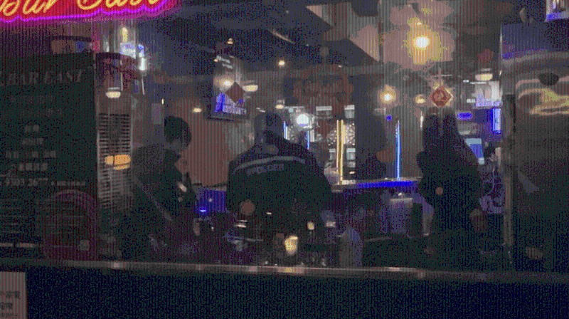 警员到场调查。 警员到场调查。