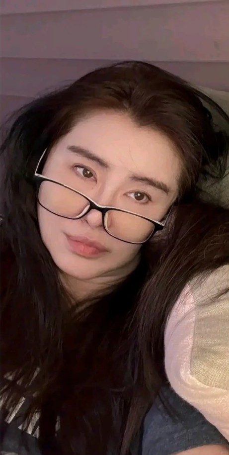 王祖贤因为不修边幅，甚有大妈的感觉。