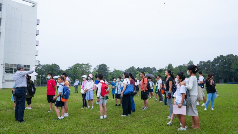 “每所学校都有 其特色,如我们学 校则是校园环境。 当问及‘为什么选 择我们学校?’这 类常见的问题,考 生最好能够针对学 校的特色来作答。” 曾校长提醒。( “每所学校都有 其特色,如我们学 校则是校园环境。 当问及‘为什么选 择我们学校?’这 类常见的问题,考 生最好能够针对学 校的特色来作答。” 曾校长提醒。(