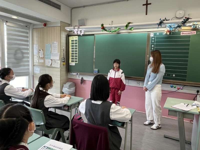 学生在同学面前分享,藉此训练表达能力及胆量。 学生在同学面前分享,藉此训练表达能力及胆量。