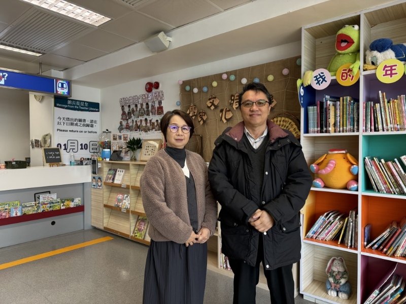 蔡校长(右)及黄副校长均认为知识需要从小慢慢巩固而成, 初小以训练表达能力 为目标,高小则开始 为升中铺路。蔡校长笑言:“长剑短打,刀剑范范都齐,才能发挥最好表现。” 蔡校长(右)及黄副校长均认为知识需要从小慢慢巩固而成, 初小以训练表达能力 为目标,高小则开始 为升中铺路。蔡校长笑言:“长剑短打,刀剑范范都齐,才能发挥最好表现。”