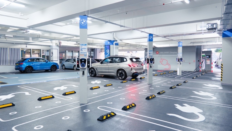 友邦广场停车场3楼,新开设森那美SD Charging智慧式充电站。 友邦广场停车场3楼,新开设森那美SD Charging智慧式充电站。