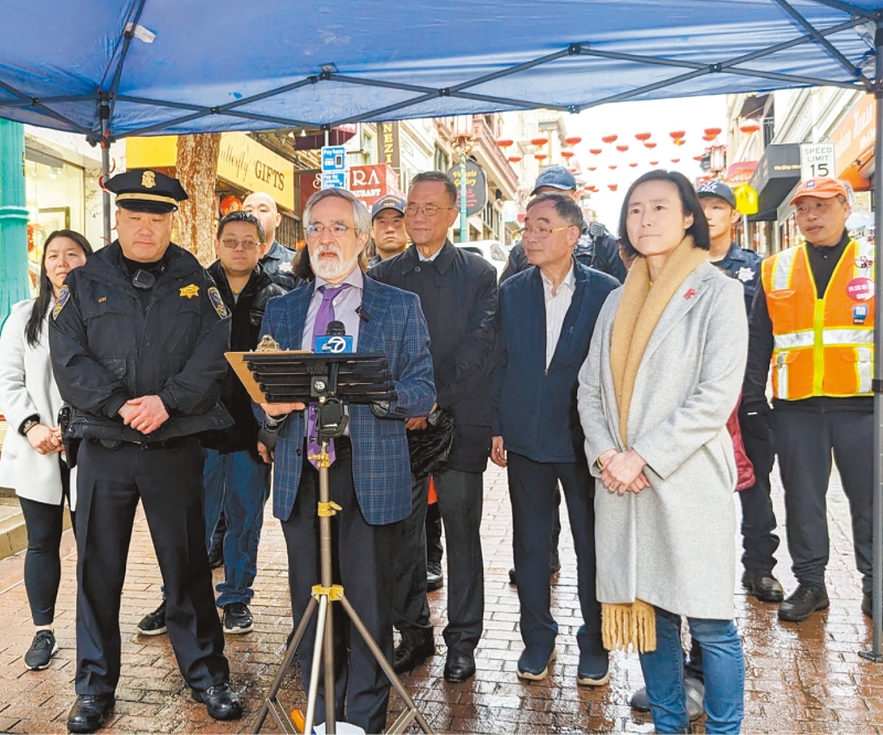 旧金山市参事佩斯金和陈诗敏两位市参事华埠举办公共安全记者会,提醒市民在农历新年庆祝活动期间注意公共安全。 佩斯金办公室提供 旧金山市参事佩斯金和陈诗敏两位市参事华埠举办公共安全记者会,提醒市民在农历新年庆祝活动期间注意公共安全。 佩斯金办公室提供