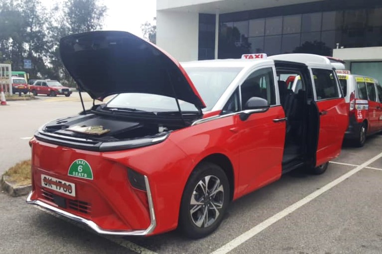 MAXUS MIFA 9电动的士是香港首款6座位的士车型。