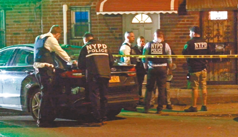 案发当晚，警方在法拉盛艾福瑞大道夹132街的非法赌档调查。 资料图片