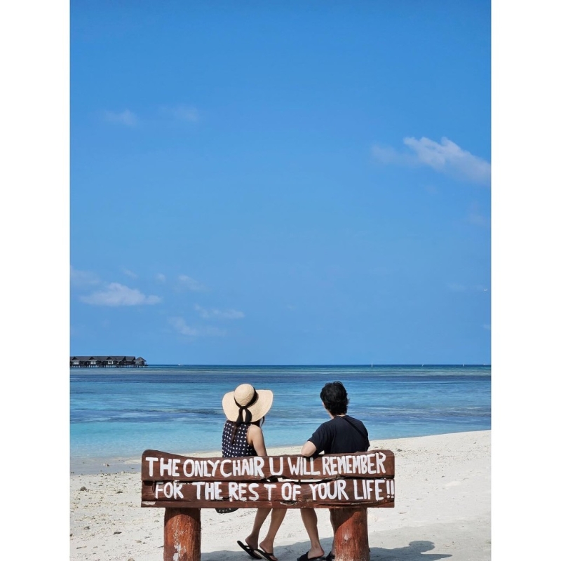 钟嘉欣和老公庆祝结婚9周年,去了马尔代夫过二人世界。 钟嘉欣和老公庆祝结婚9周年,去了马尔代夫过二人世界。