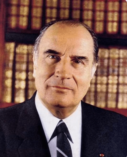 拜登说在2021年七国集团(G7)会议,会见了法国前总统弗朗索瓦.密特朗,然而密特朗早在1996年已去世。 拜登说在2021年七国集团(G7)会议,会见了法国前总统弗朗索瓦.密特朗,然而密特朗早在1996年已去世。