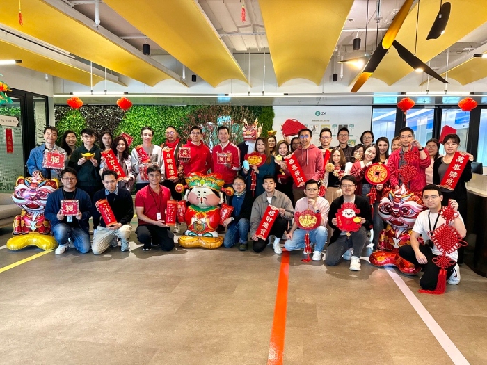 ZA一众管理层提早向员工拜年。 ZA一众管理层提早向员工拜年。