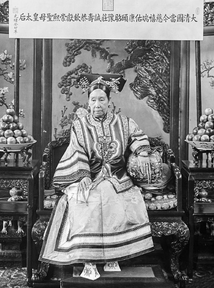 慈禧太后曾是清朝权倾一时的女子。 慈禧太后曾是清朝权倾一时的女子。