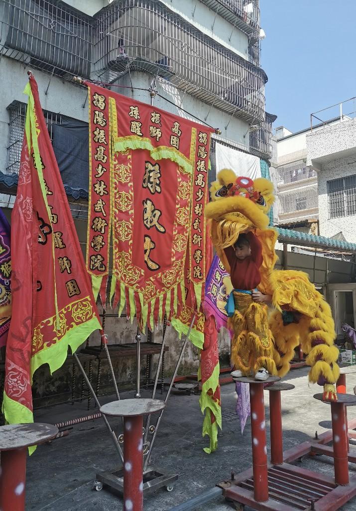 揭阳舞狮小女孩走红后续：“小狮子”找到了“大狮群”