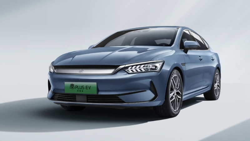 比亚迪宣布两款插电式混合动力车型秦PLUS荣耀版及驱逐舰05荣耀版上市,起售价为7.98万人民币,相较于上一版冠军版车型平2万元或20%。 比亚迪宣布两款插电式混合动力车型秦PLUS荣耀版及驱逐舰05荣耀版上市,起售价为7.98万人民币,相较于上一版冠军版车型平2万元或20%。