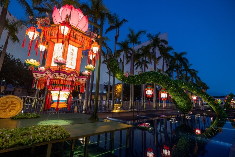 康文署由即日起至2月25日（周日）尖沙咀文化中心露天广场举行春节彩灯展。