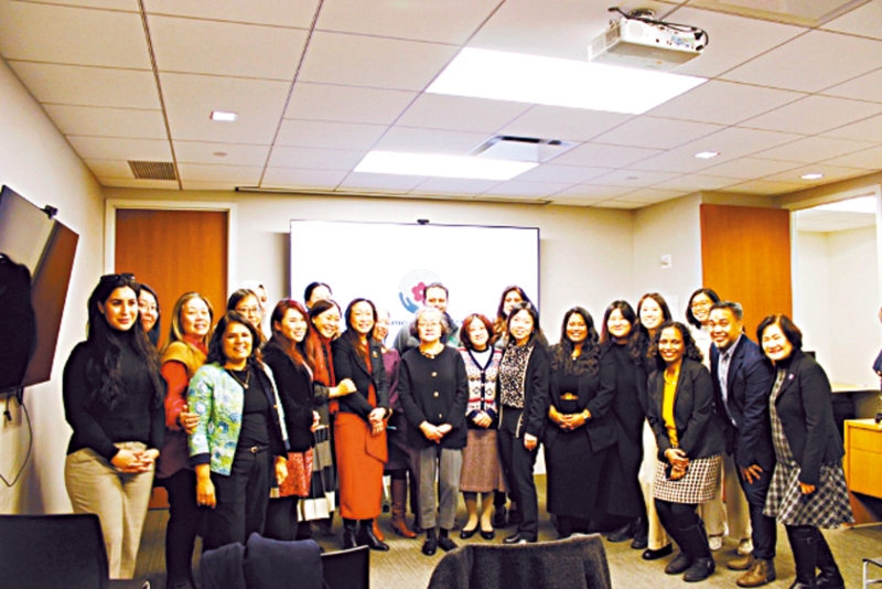 研究人员、倡导者、从业者和政策制定者讨论 心理健康报告。