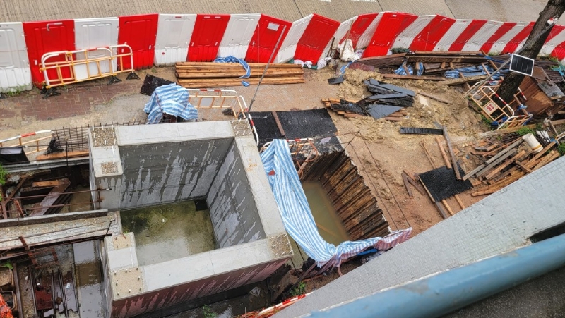 升降机塔每逢雨季便化身水塘,惹来蚊患鼠患。 升降机塔每逢雨季便化身水塘,惹来蚊患鼠患。