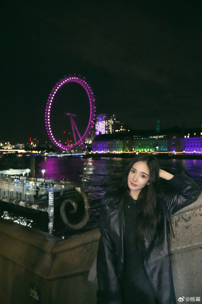 杨幂多次被指耍大牌。