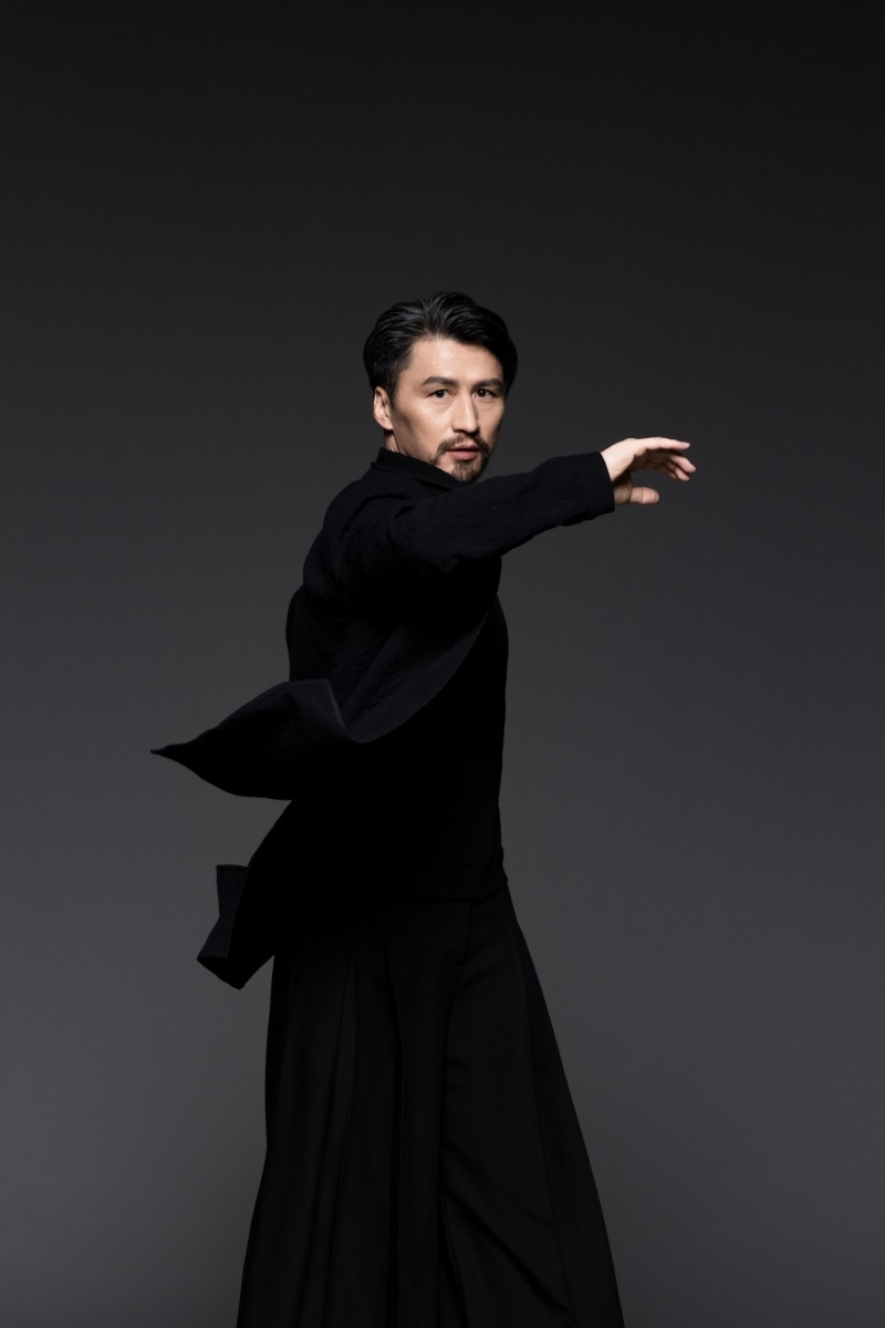 艺术总监杨云涛兼任主编舞。 艺术总监杨云涛兼任主编舞。