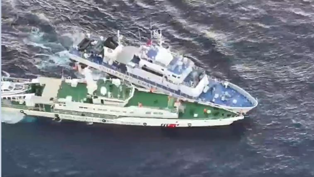 菲律宾船只与中国海警执法船发生擦撞