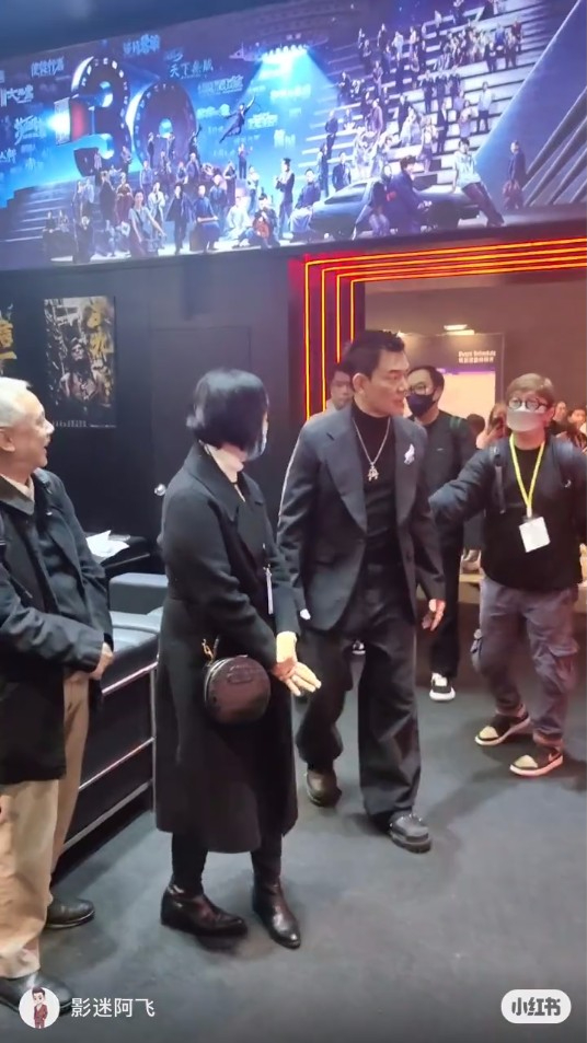 64岁名导呆等任贤齐打招呼!8 64岁名导呆等任贤齐打招呼!8