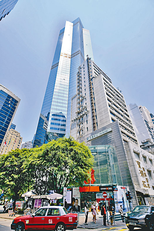 马木亚其中一个持有的中环中心单位丢空1年,月初终减近两成租予中资企业。 马木亚其中一个持有的中环中心单位丢空1年,月初终减近两成租予中资企业。