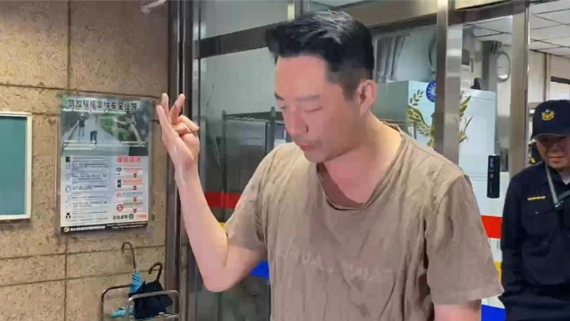 汪小菲冲警局举报大S