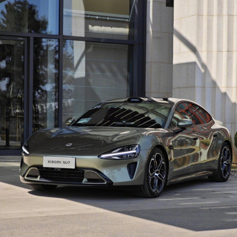 旗下的首部汽车SU7 旗下的首部汽车SU7