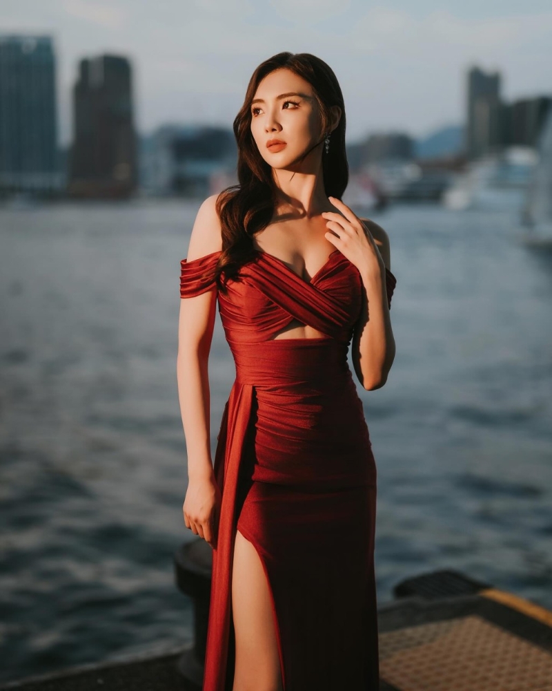 前港姐亚军胸前8字巧妙显出完美上围1 前港姐亚军胸前8字巧妙显出完美上围1