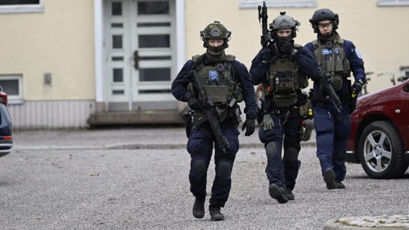 警方到场调查枪击事件。（路透社）