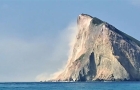 宜兰龟山岛大崩塌，“龟首”断裂直击影片曝光