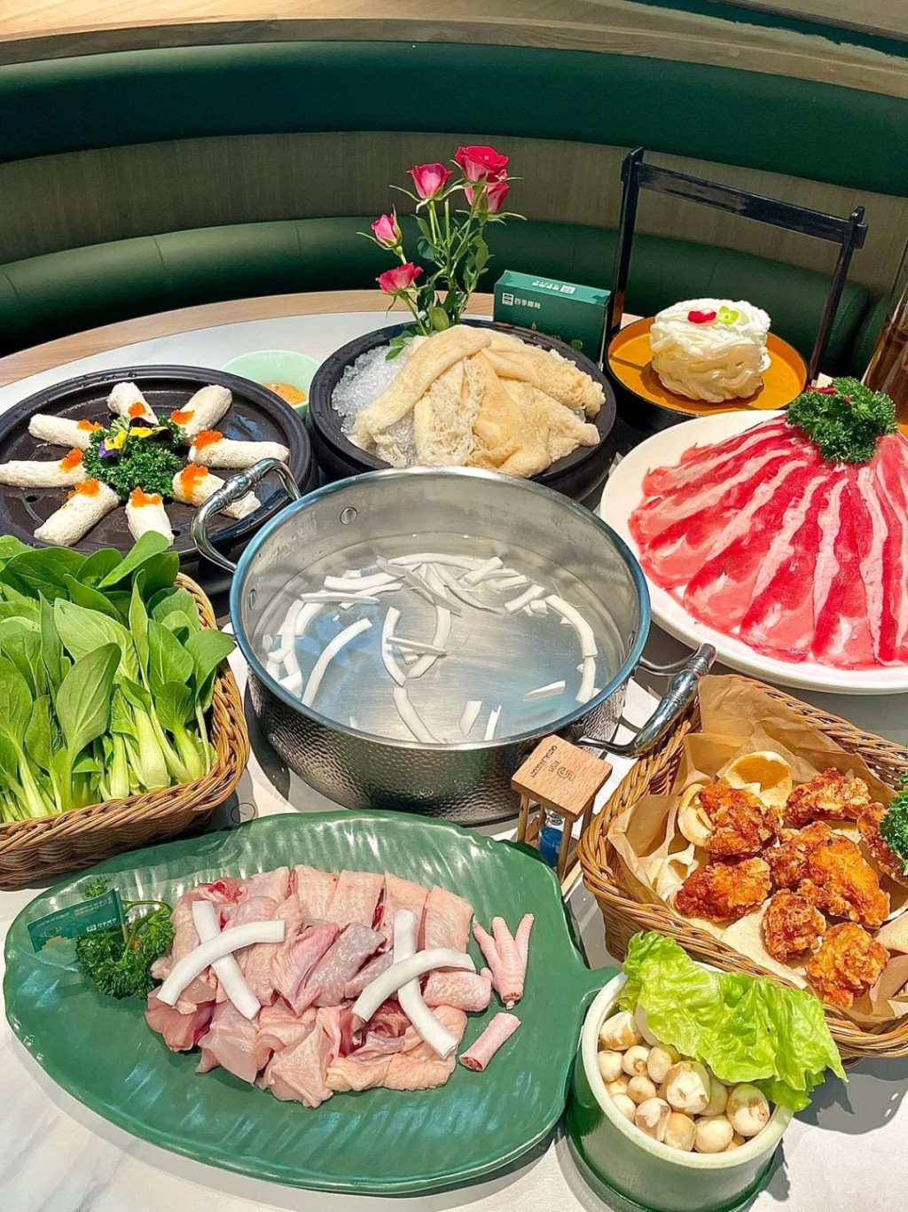 椰子鸡煲 椰子鸡煲