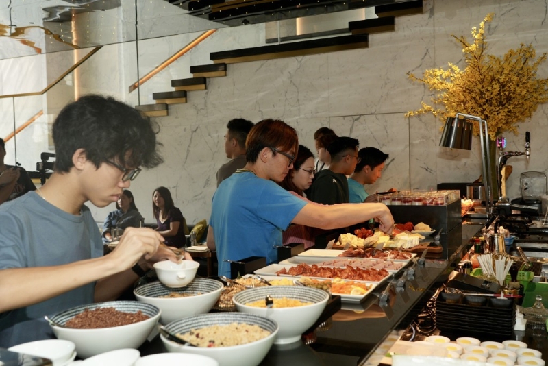 Cars &Coffee 平治纯电动车早餐品鉴会。