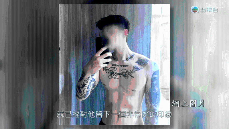 还会在网上晒肌肉。