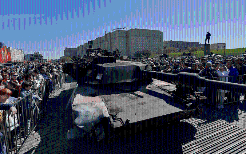 这场以在乌国掳获的西方战车为卖点、名为俄罗斯军队的奖杯的展览