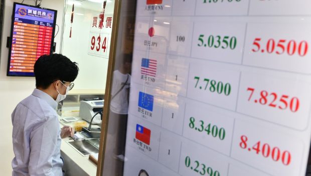 日元疲弱,市民纷到找换店兑换。 日元疲弱,市民纷到找换店兑换。