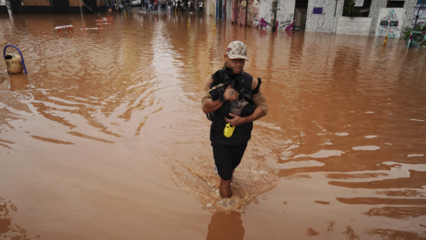 巴西南部遭受80年来最严重洪水袭击
