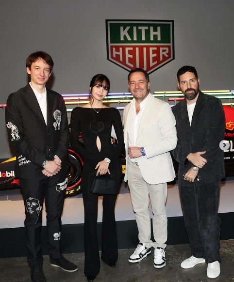 Lisa与弗雷德里克阿诺4日被捕捉到一同出席,LVMH集团下的腕表品牌泰格豪雅(TAG Heuer)在美国迈阿密举办活动 Lisa与弗雷德里克阿诺4日被捕捉到一同出席,LVMH集团下的腕表品牌泰格豪雅(TAG Heuer)在美国迈阿密举办活动