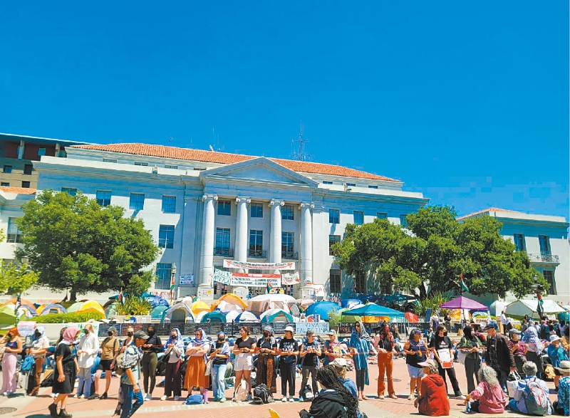 柏克莱加大校园内的亲巴勒斯坦示威者帐篷 柏克莱加大校园内的亲巴勒斯坦示威者帐篷