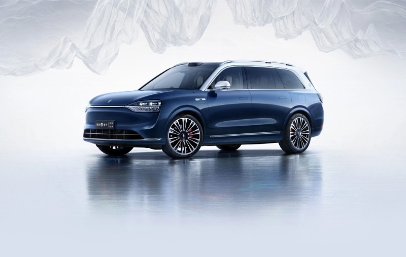 专门研发的光峰科技,去年跟华为合作,为问界M9提供首个车用雷射投影组件。 专门研发的光峰科技,去年跟华为合作,为问界M9提供首个车用雷射投影组件。